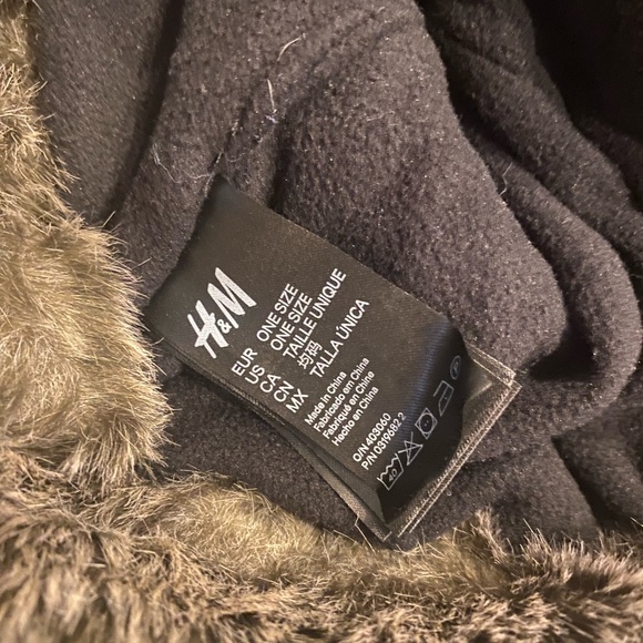 Women’s Trapper Hat Faux Fur Black & White One size H & M NWT! - Picture 3 of 5